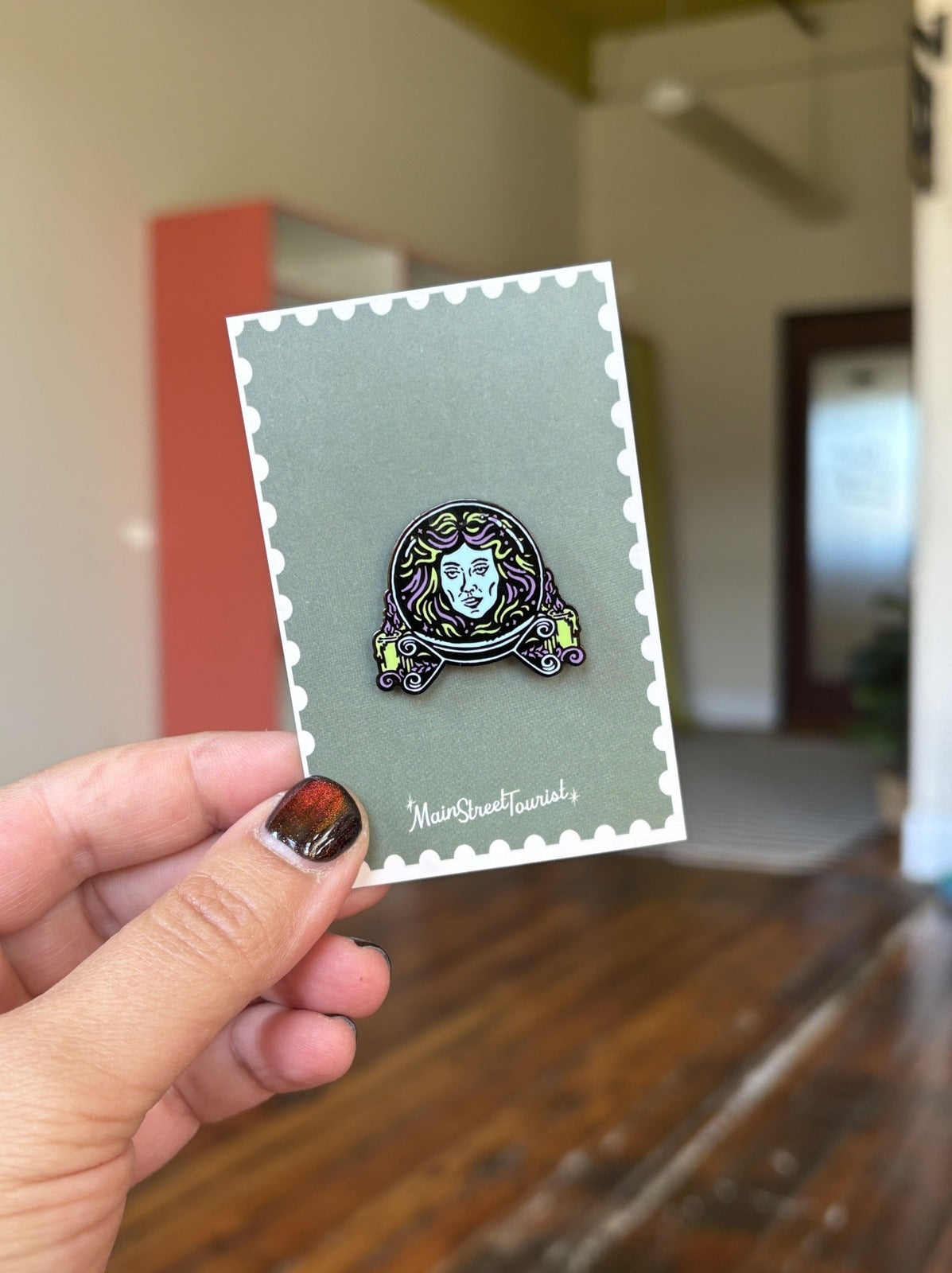 Seance Pin